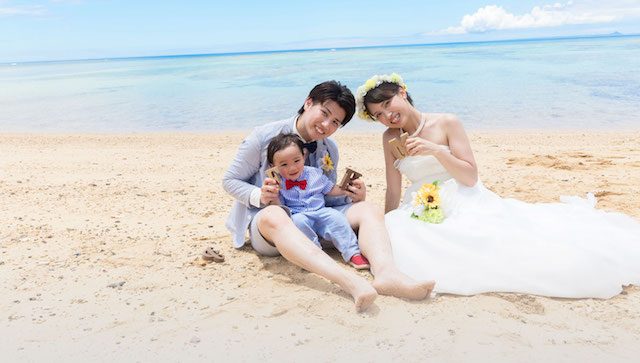 子供と一緒に！家族とビーチで結婚写真♡特集