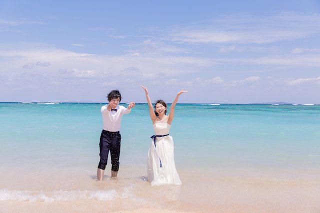 《8月》海の中に入って撮影!!絶対楽しいフォトウェディング♡