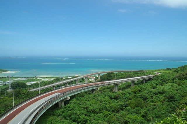 沖縄南部のドライブなら必ず寄りたい！ニライカナイ橋