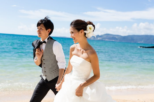 リゾ婚】幸せなロケーションフォトを目指す「沖縄ワタベウェディング