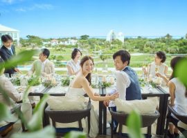 石垣島で結婚パーティーはできる？クルデスールチャペルならテラスパーティが可能です