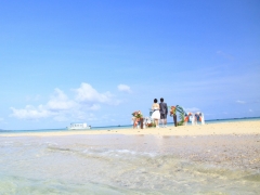 【八重山諸島】幻の島「浜島」ビーチ婚フォトウェディング（100カット全データ・2L版2面台紙一冊・レンタカー1日無料）<