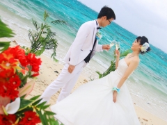 【八重山諸島】西表島ビーチ婚フォトウェディング（200カットデータ・2L版2面台紙一冊・レンタカー1日無料）※土日祝追加料金ナシ<